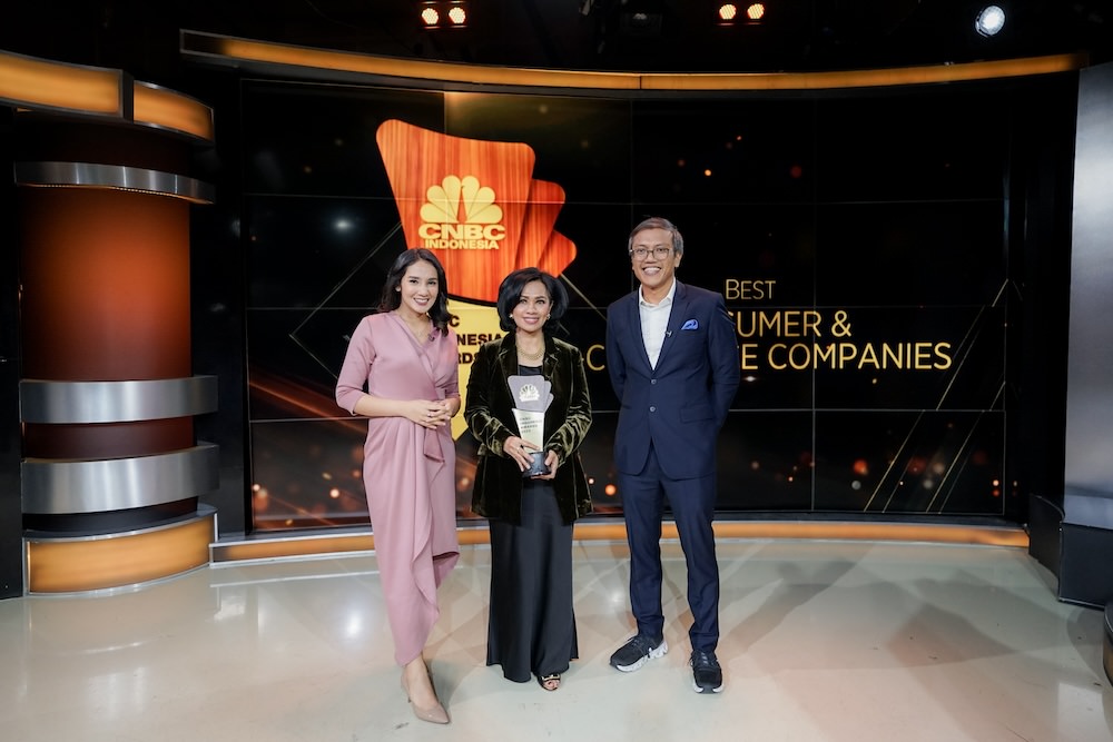 Ira Noviarti, President Director of Unilever Indonesia at CNBC Indonesia Awards